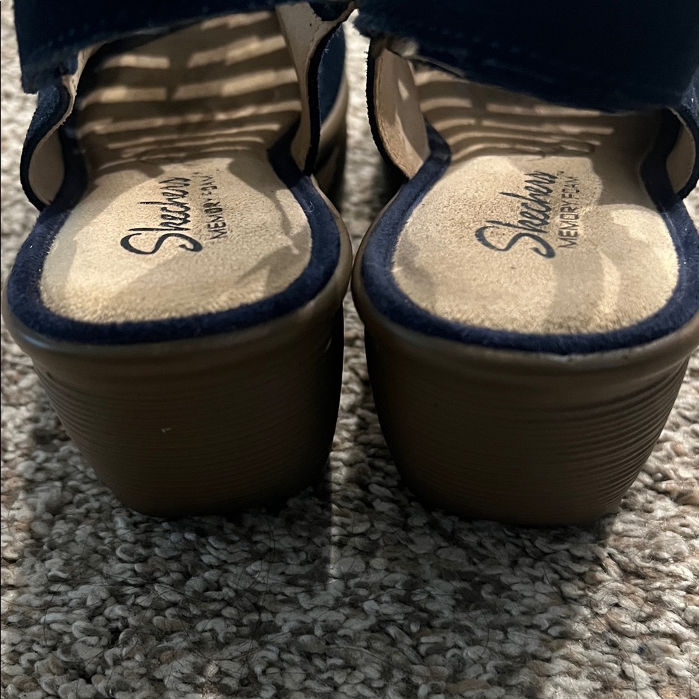 EUC Skechers Navy Blue Cutout Wedge Slingback Sandals W/Box - Picture 5 of 11